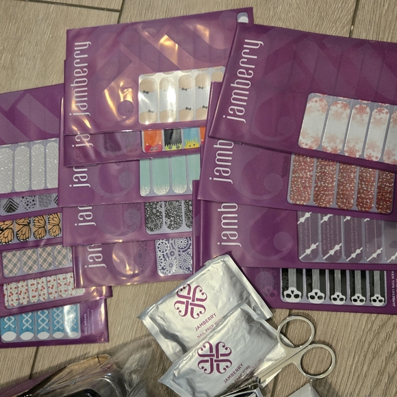 Jamberry Bundle Heater Nail Wraps Carrying Pouch Manicure Set NIB Rare - Picture 3 of 6